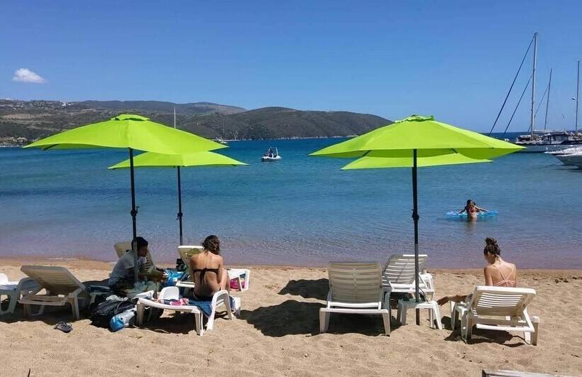 Thano S Stylish Flat, Just 150m To The Beach