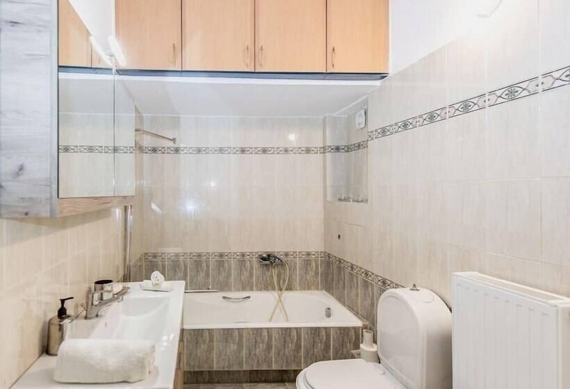 Thano S Stylish Flat, Just 150m To The Beach