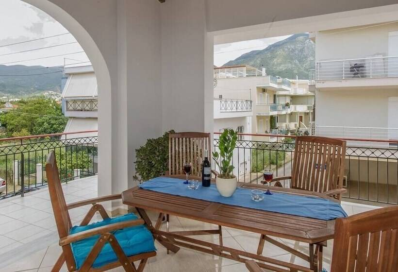 Thano S Stylish Flat, Just 150m To The Beach