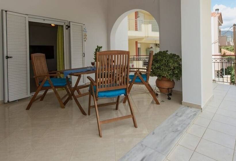 Thano S Stylish Flat, Just 150m To The Beach