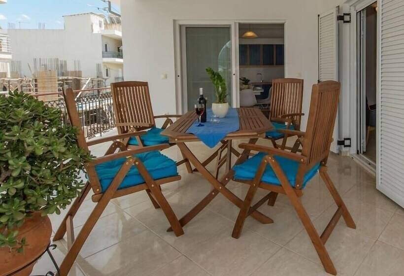 Thano S Stylish Flat, Just 150m To The Beach
