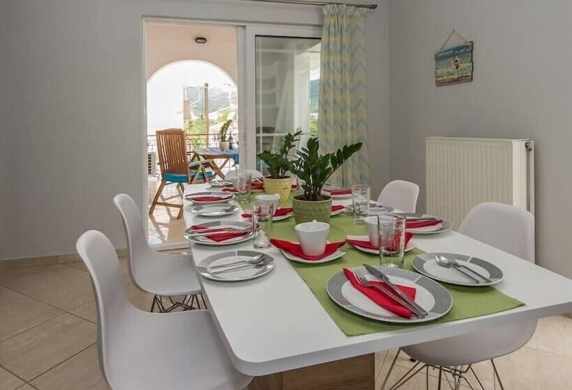 Thano S Stylish Flat, Just 150m To The Beach
