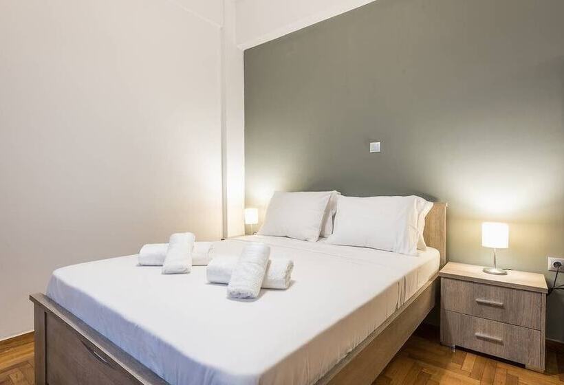 Vibrant Cozy Flat Near The Metro