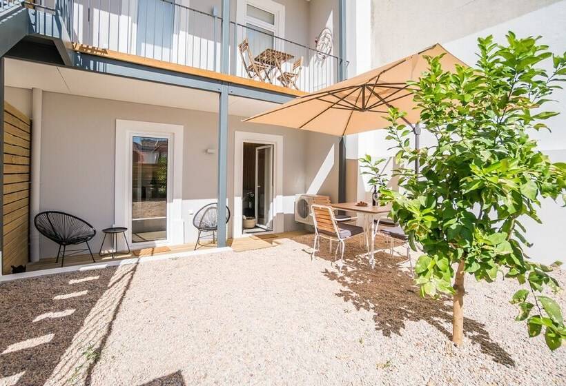 Wood Wall & Garden Apartment