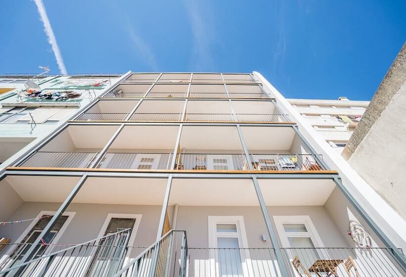 Wood Wall & Garden Apartment