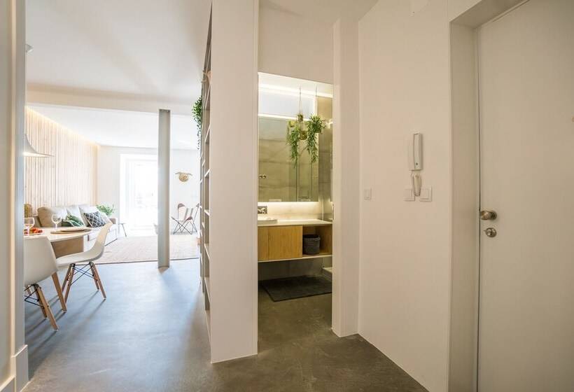 Wood Wall & Garden Apartment