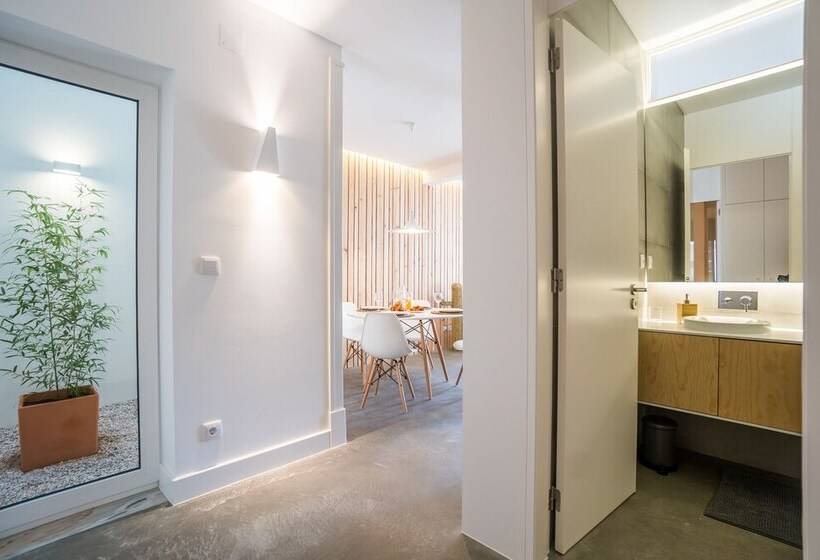 Wood Wall & Garden Apartment