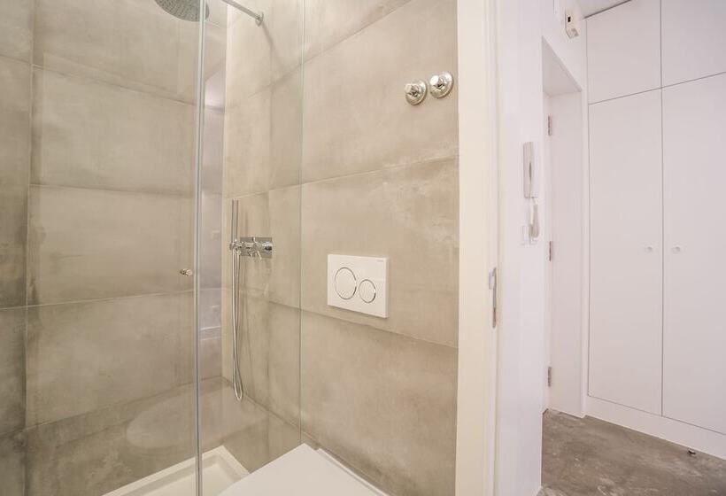 Wood Wall & Garden Apartment