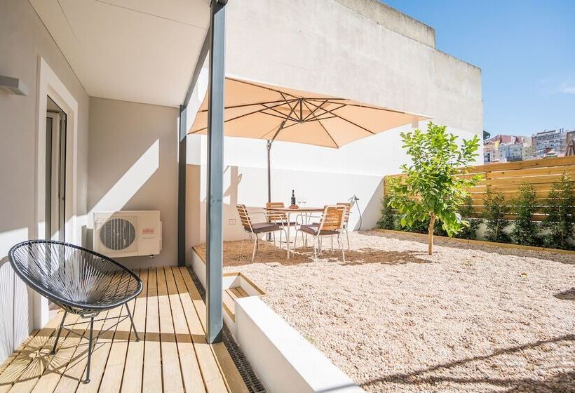 Wood Wall & Garden Apartment