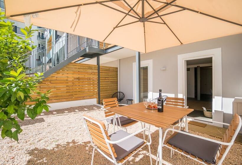 Wood Wall & Garden Apartment