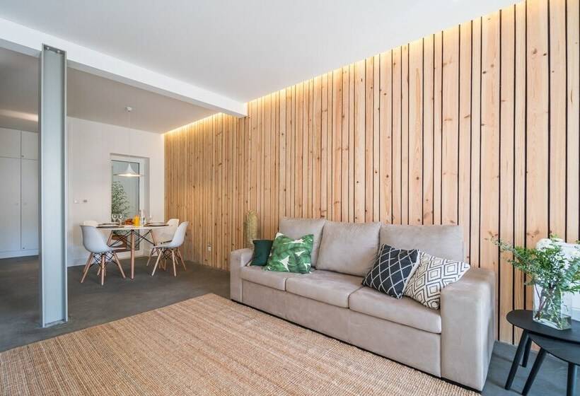 Wood Wall & Garden Apartment