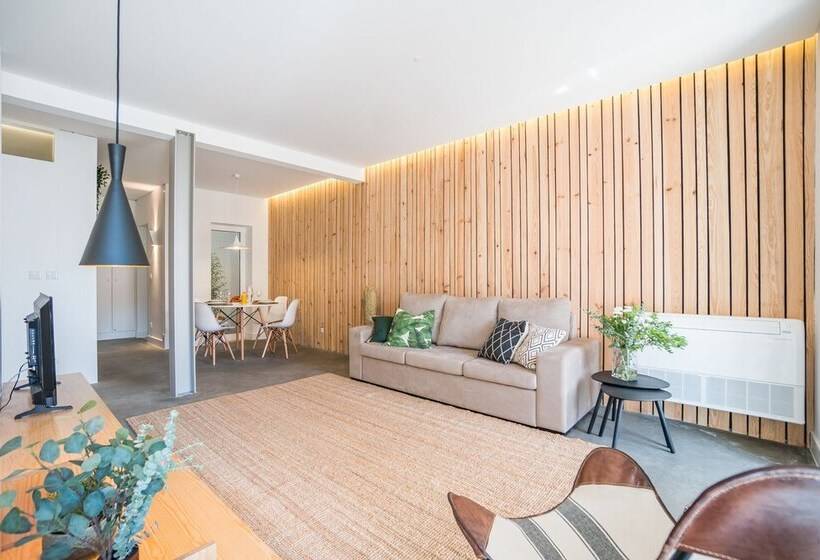 Wood Wall & Garden Apartment