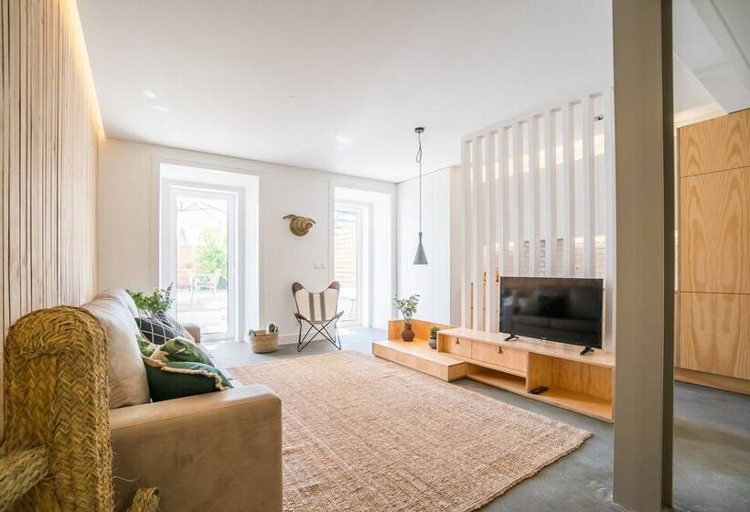 Wood Wall & Garden Apartment