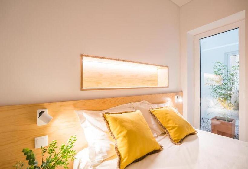 Wood Wall & Garden Apartment