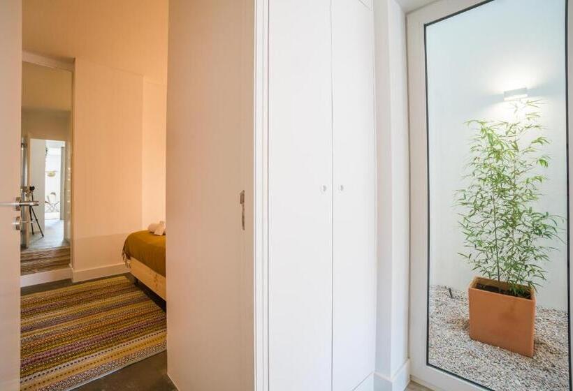 Wood Wall & Garden Apartment