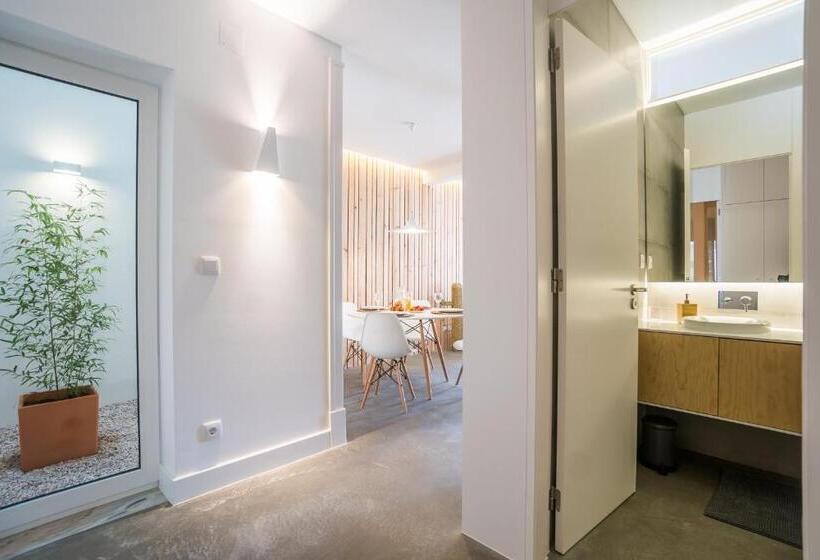 Wood Wall & Garden Apartment