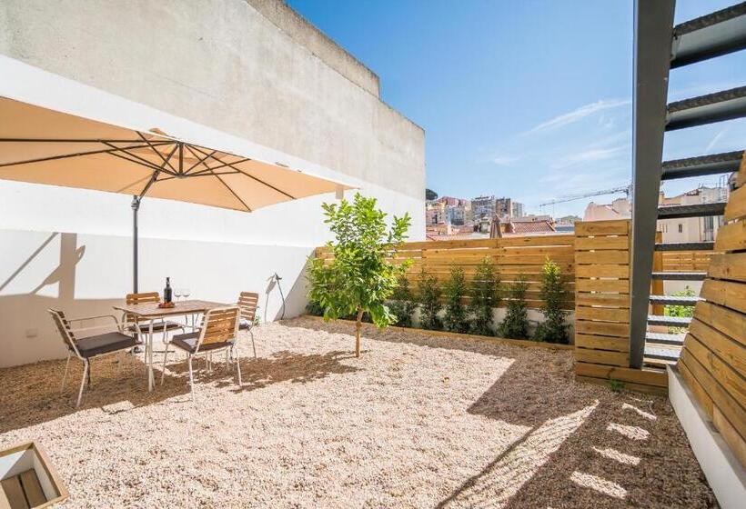 Wood Wall & Garden Apartment