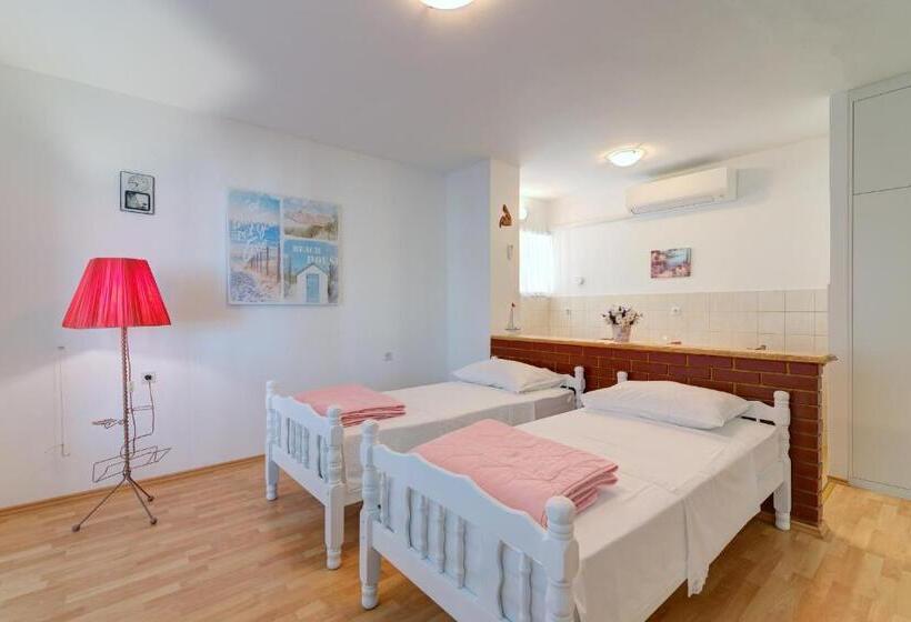 Apartments By The Beach Adela Senj