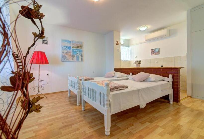 Apartments By The Beach Adela Senj