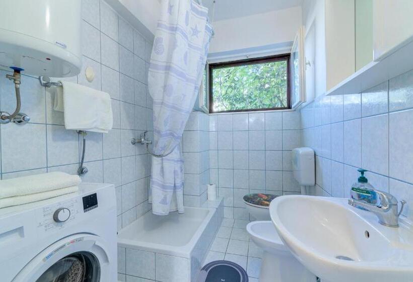 Apartments By The Beach Adela Senj