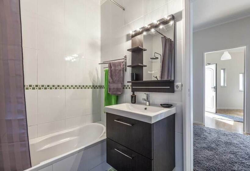 Carvalhosa Apartment