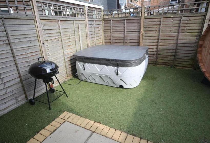 Holiday Home Hot Tub & Sauna