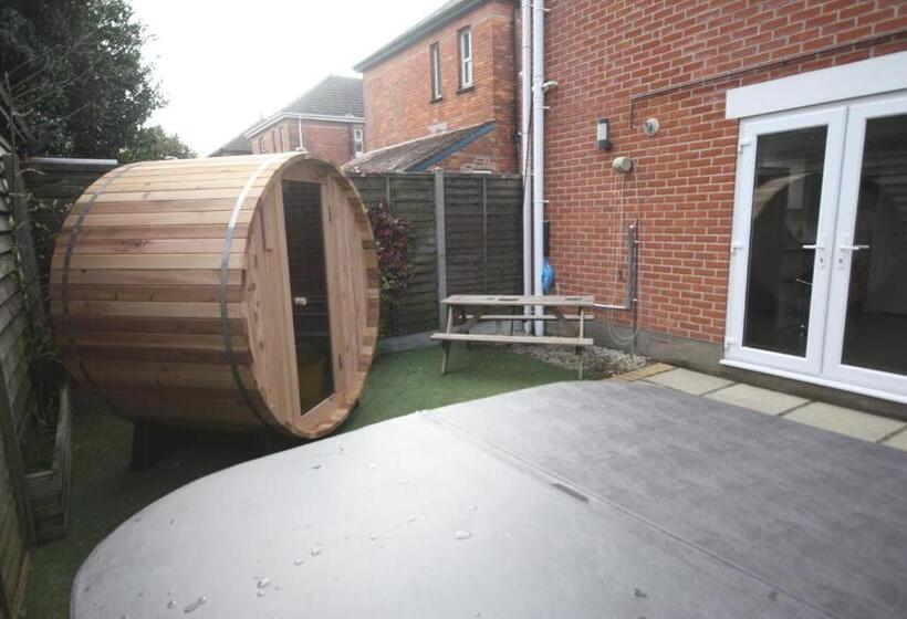 Holiday Home Hot Tub & Sauna