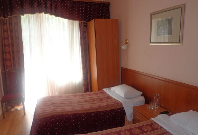 簡易ホテル Aristokrat