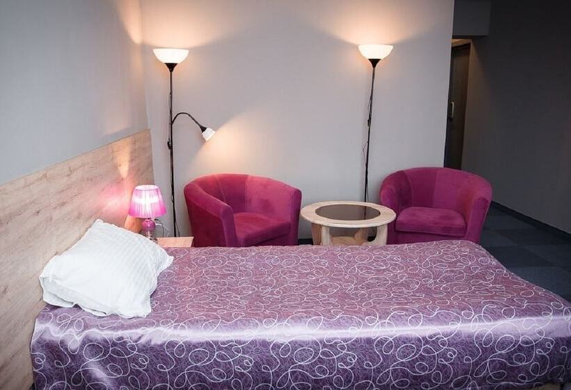 مسافرخانه Raketa