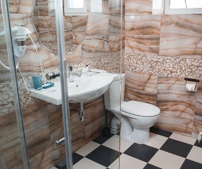 مسافرخانه Raketa