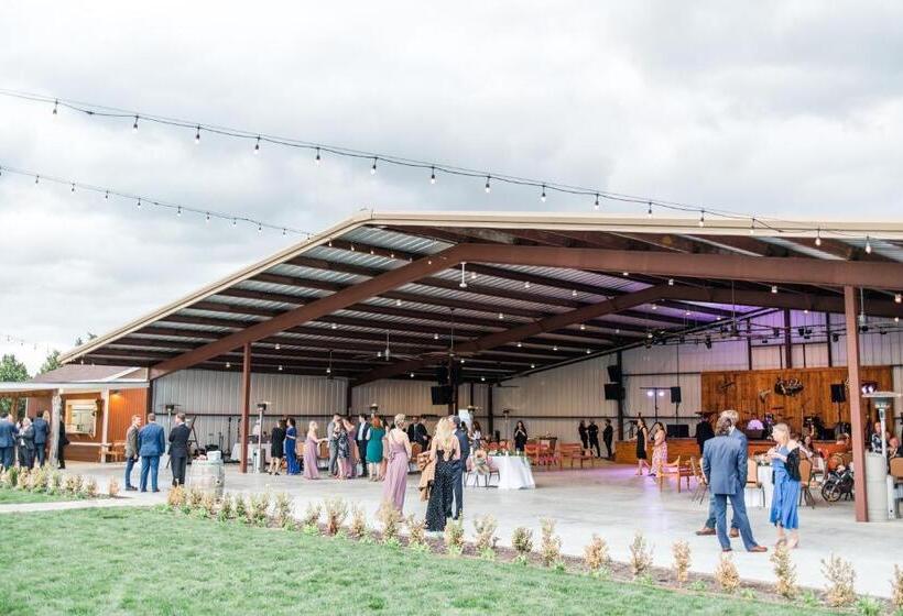 בית מלון כפרי Carter Creek Winery Resort & Spa