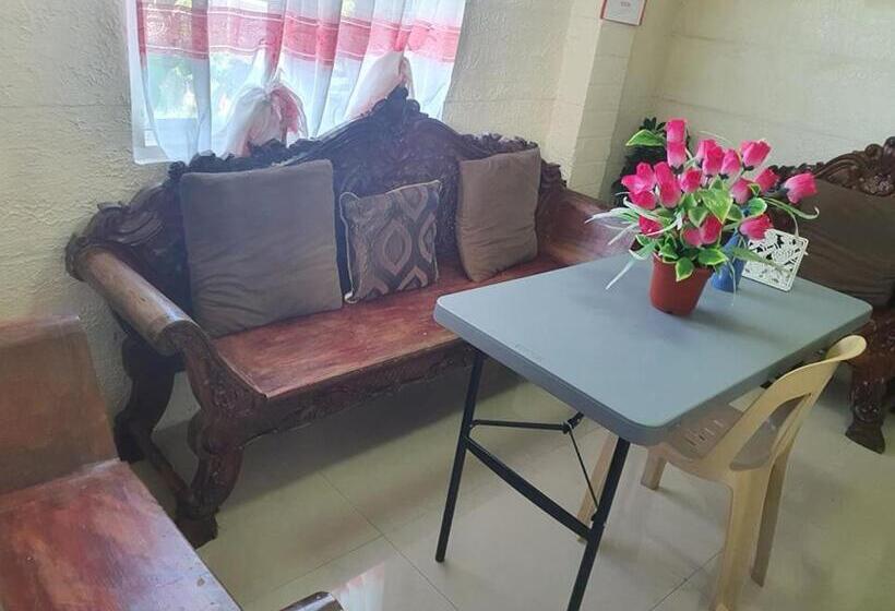 هتل Aa Travellers Pad