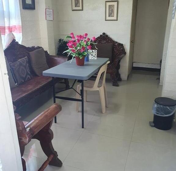 هتل Aa Travellers Pad