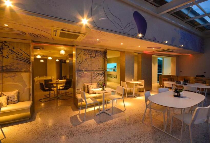 Comet Hotel Surat Thani