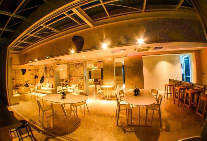 Comet Hotel Surat Thani