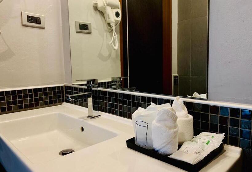 Comet Hotel Surat Thani