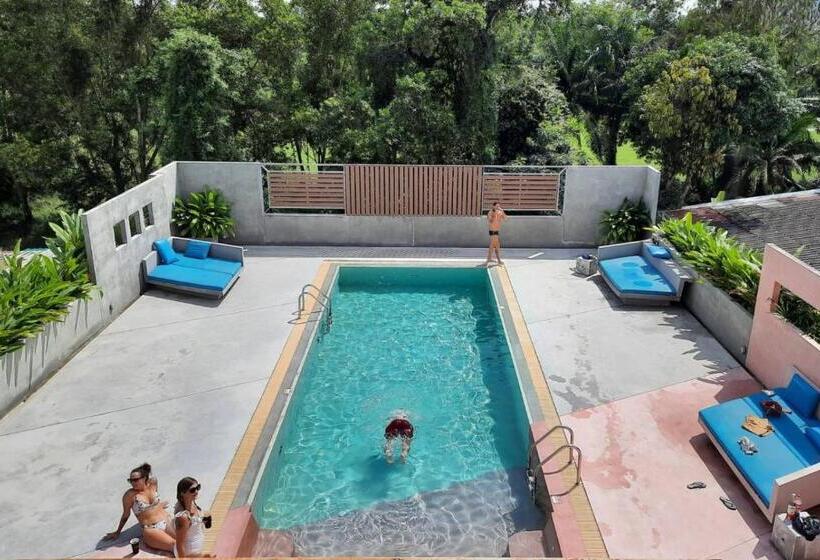 Comet Hotel Surat Thani