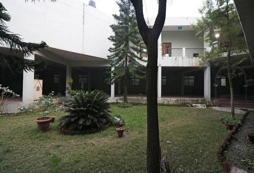 בית מלון כפרי Greenwood By Oyo Rooms