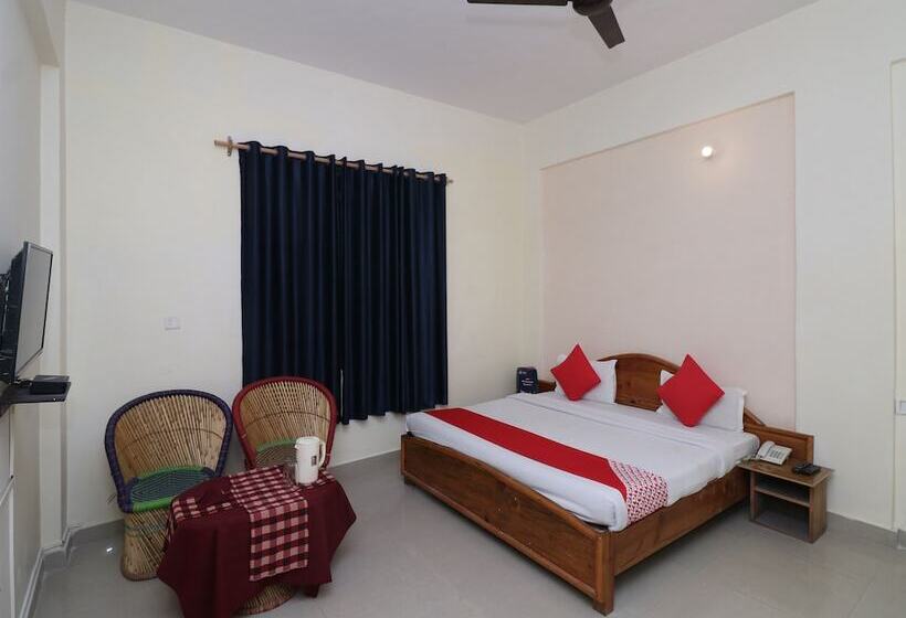 בית מלון כפרי Greenwood By Oyo Rooms