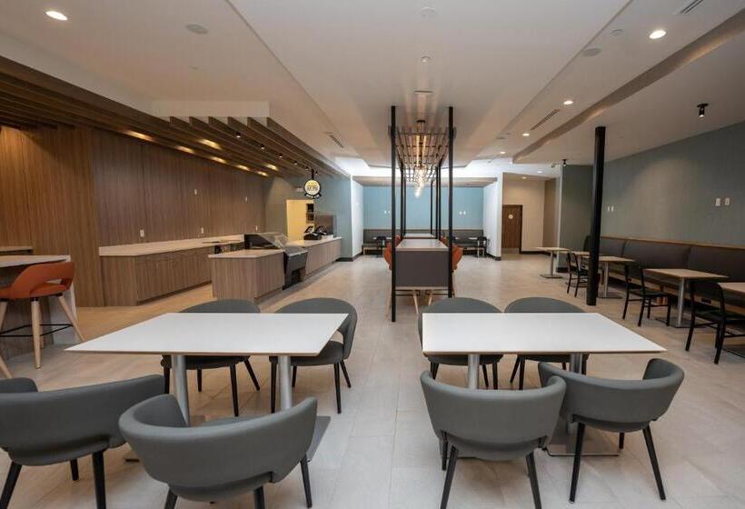 Отель Holiday Inn Nw Houston Beltway 8, An Ihg