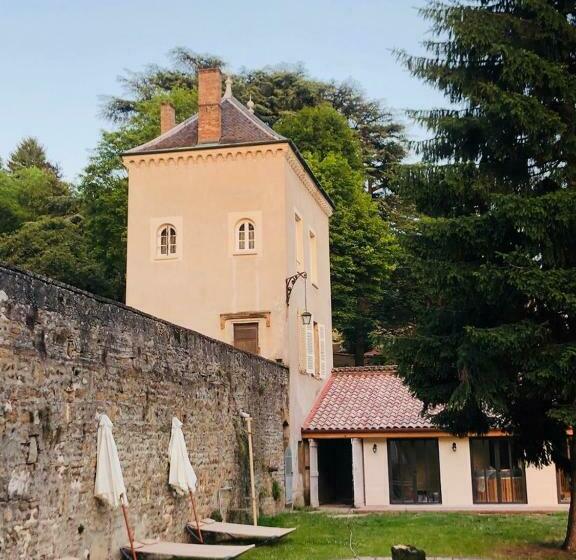 فندق Lyon Country House La Cabane De La Saone