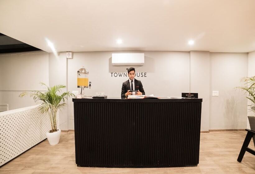 هتل Oyo Townhouse 089 Hongkong Bazaar