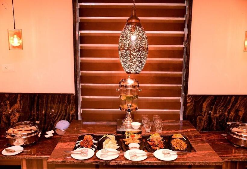 هتل The Vegas By De Pavilion, Delhi Airport