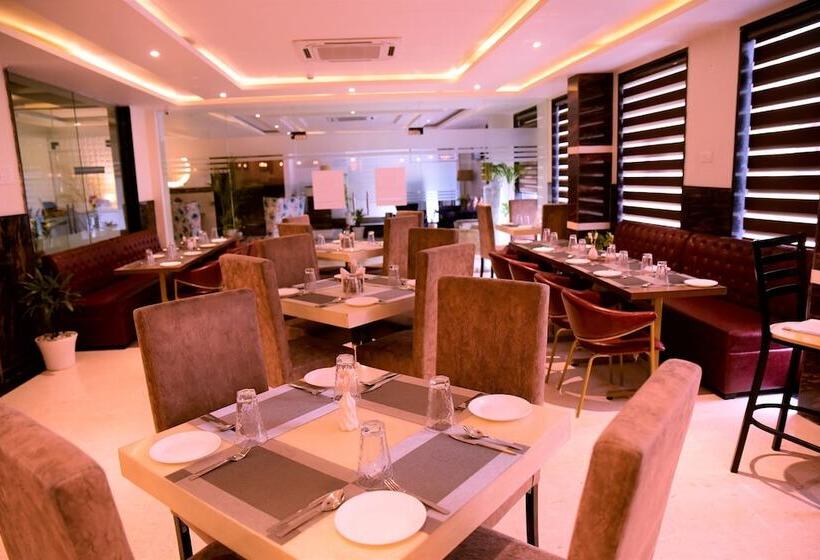 هتل The Vegas By De Pavilion, Delhi Airport