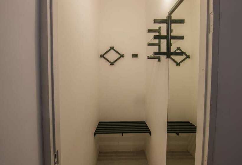 Отель Whispering Willows