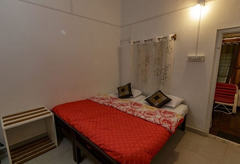 Отель Whispering Willows