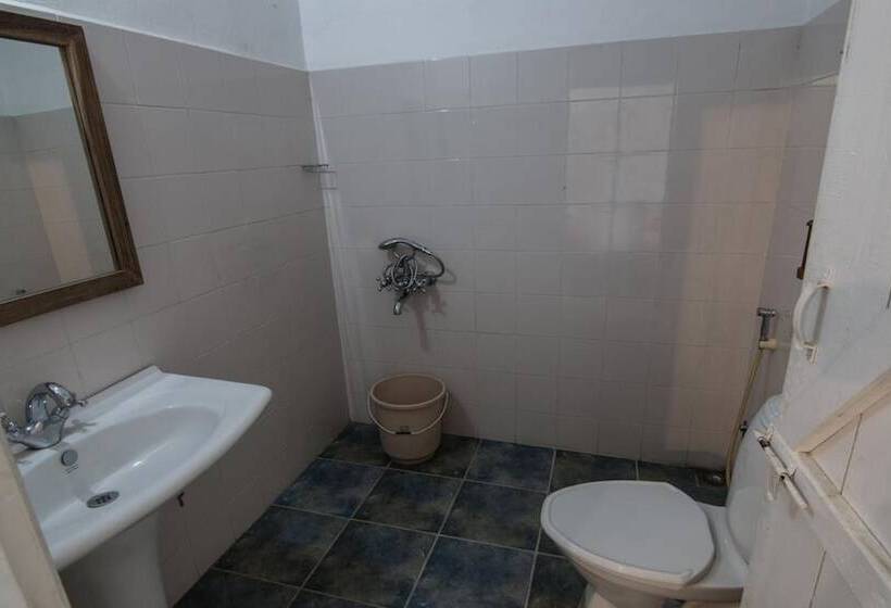 Отель Whispering Willows