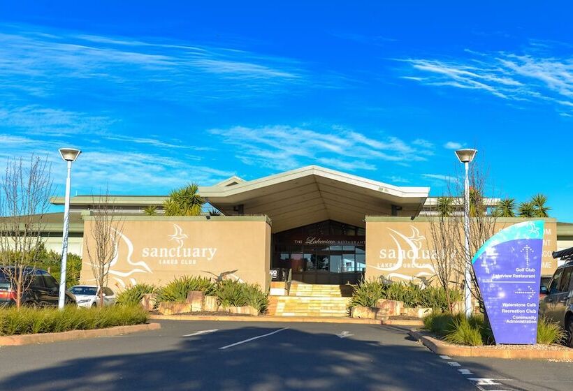 Luxury Waterfront Grand Villa In Melbourne