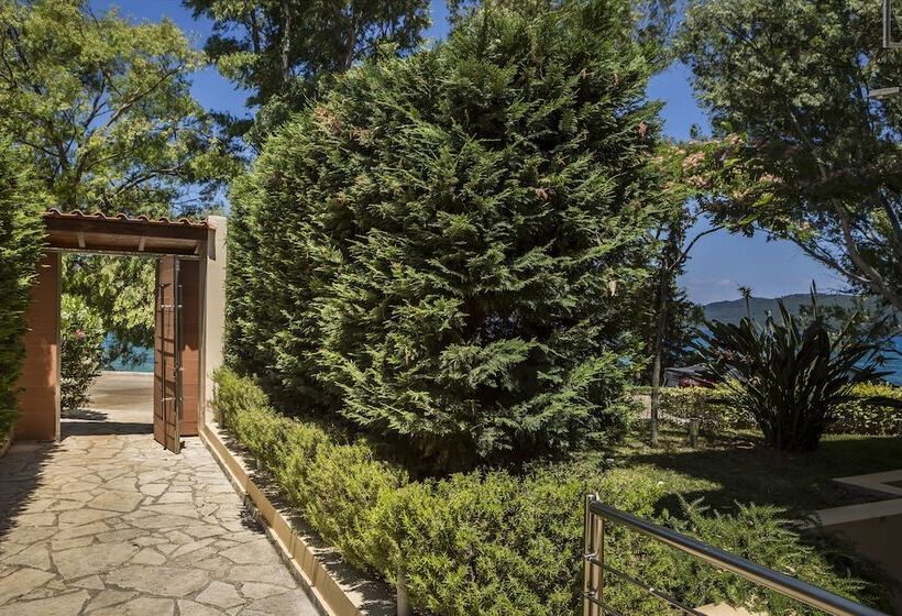 Meliti Waterfront Suites