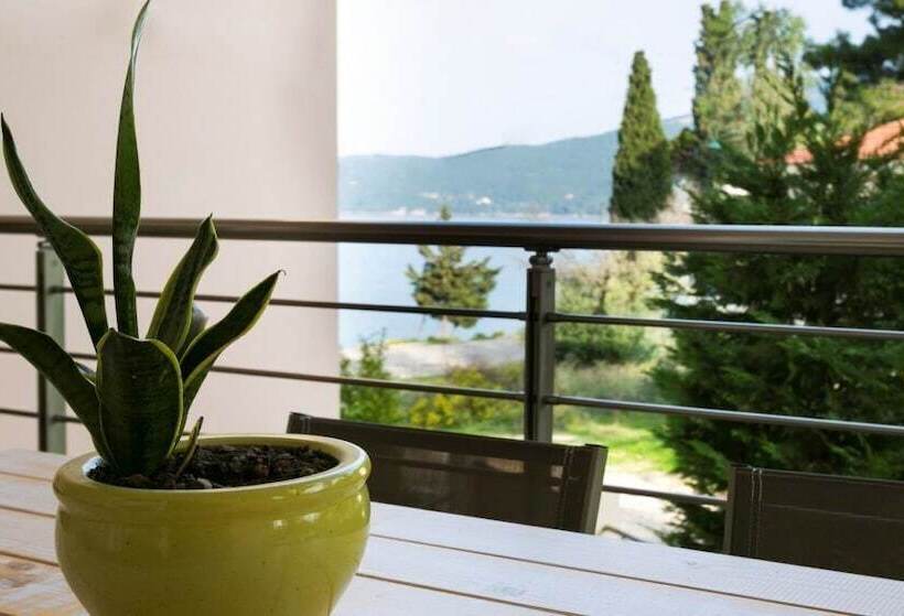 Meliti Waterfront Suites